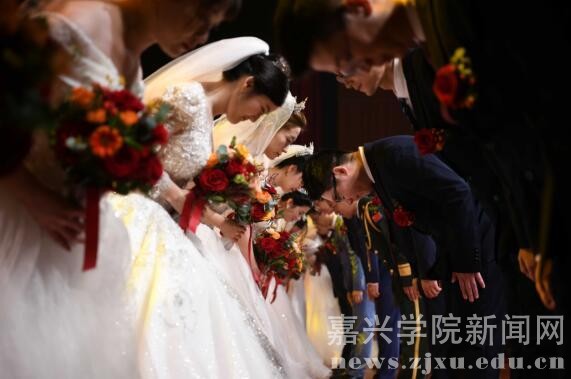 皇冠举行“百年芳华 幸福启航”2021年教职工集体婚礼